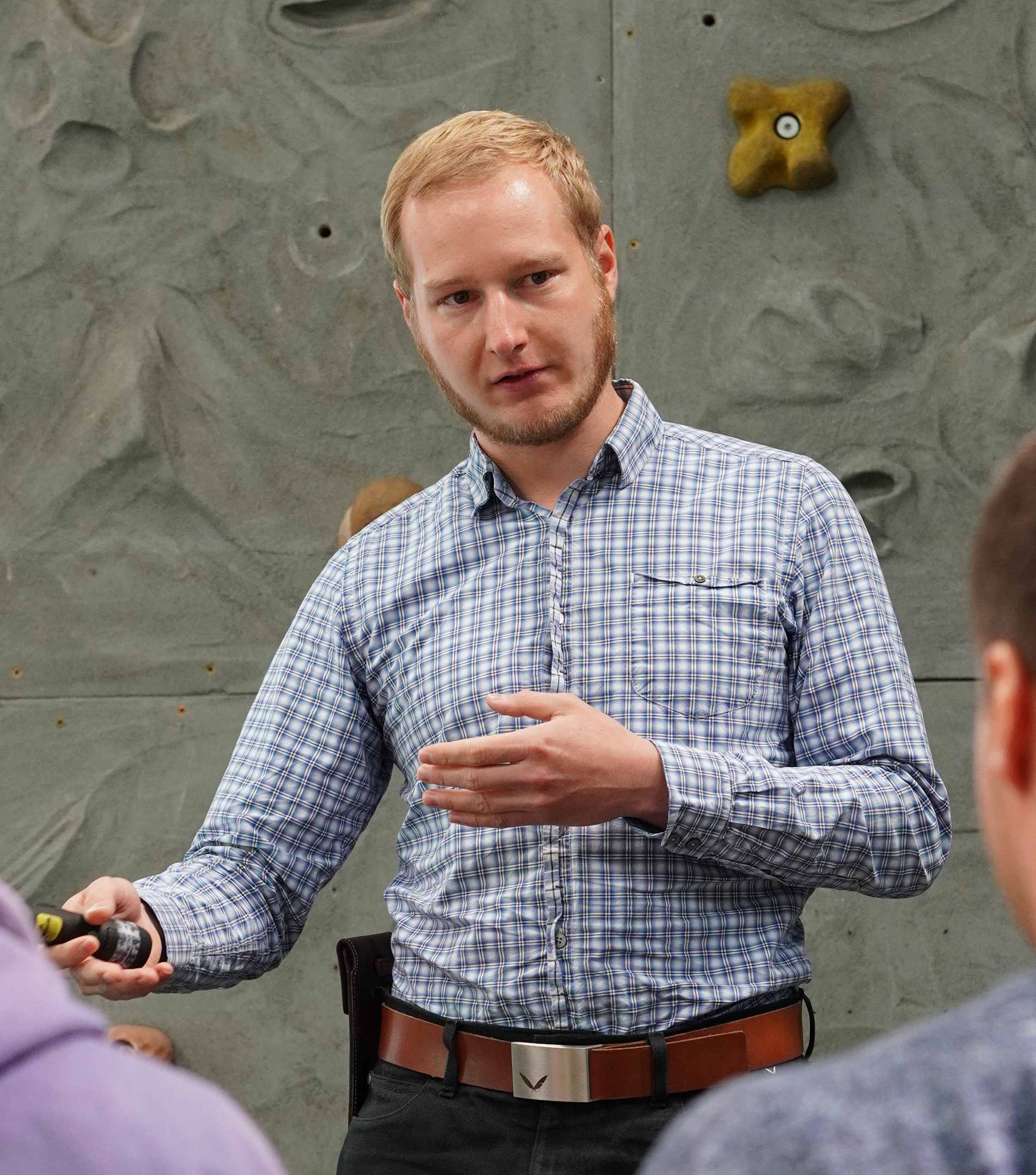 A photograph of Jan Heck speaking